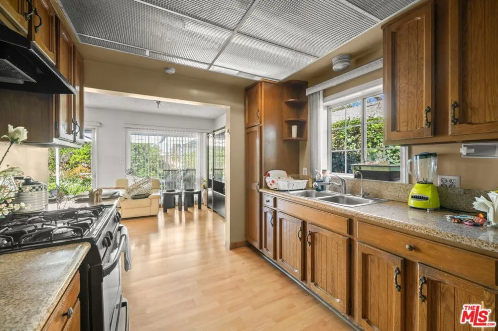 7351 Zelzah Avenue Los Angeles, CA 91335