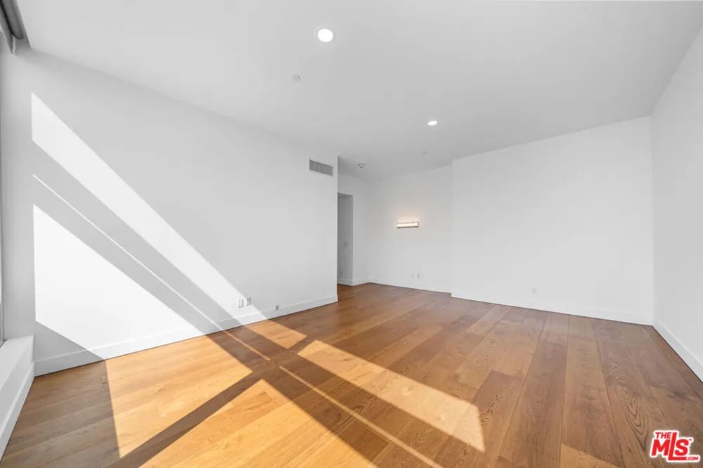 900 W Olympic Boulevard #32I Los Angeles, CA 90015
