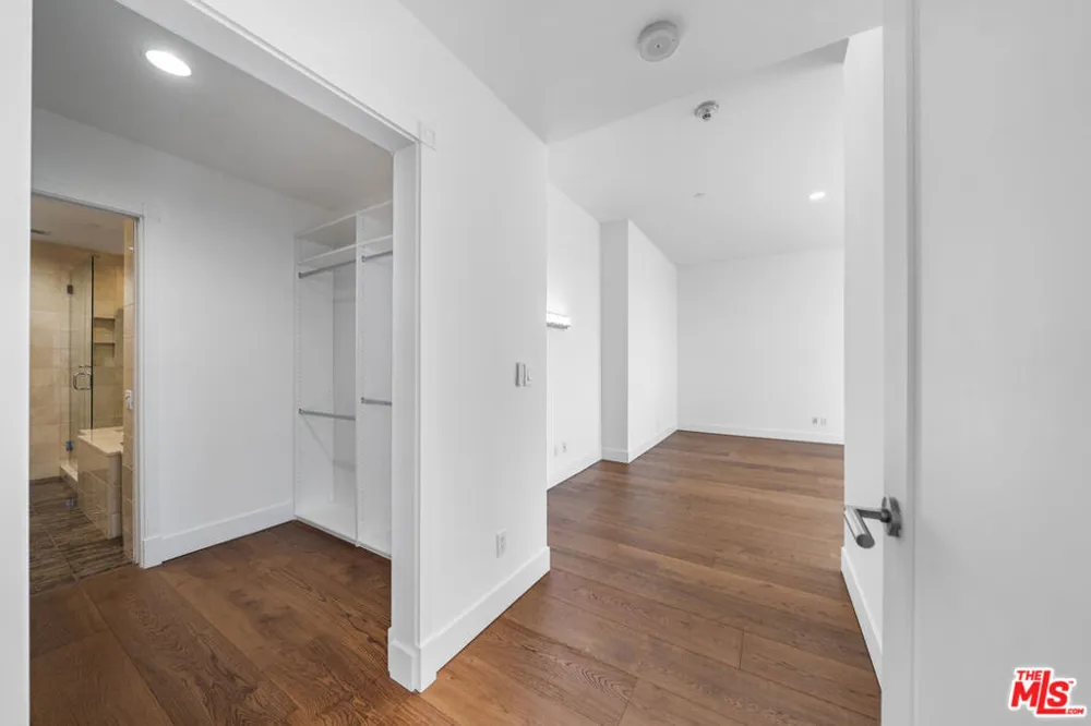 900 W Olympic Boulevard #32I Los Angeles, CA 90015