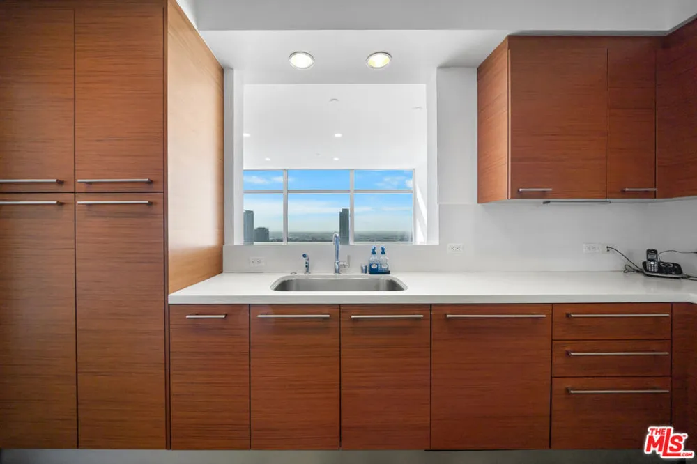 900 W Olympic Boulevard #32I Los Angeles, CA 90015
