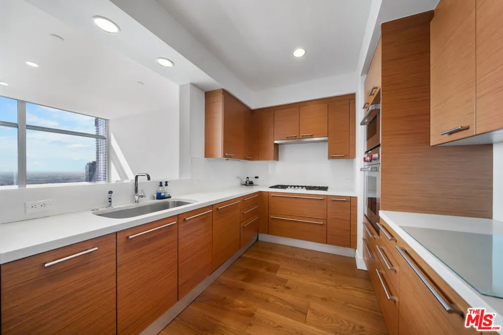 900 W Olympic Boulevard #32I Los Angeles, CA 90015