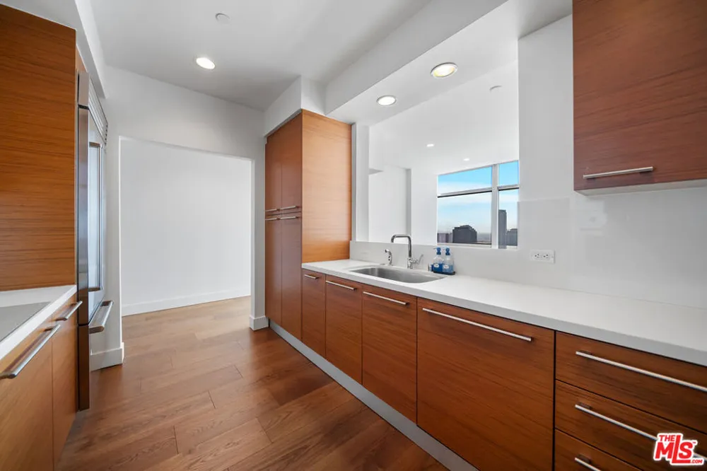900 W Olympic Boulevard #32I Los Angeles, CA 90015