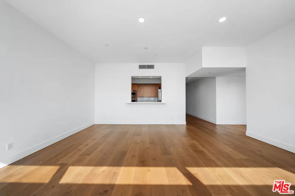 900 W Olympic Boulevard #32I Los Angeles, CA 90015