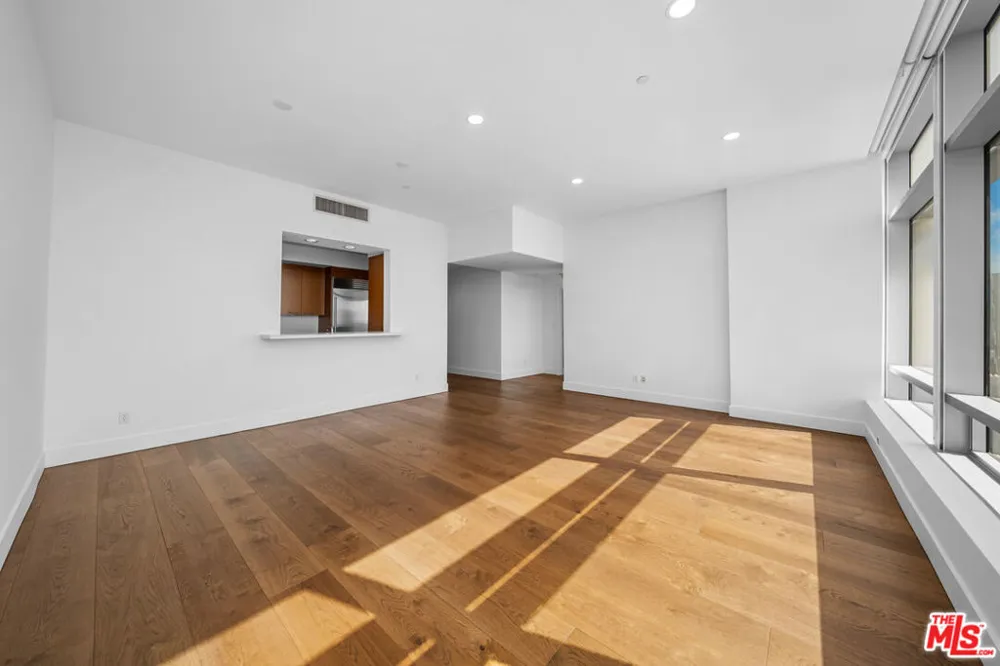 900 W Olympic Boulevard #32I Los Angeles, CA 90015