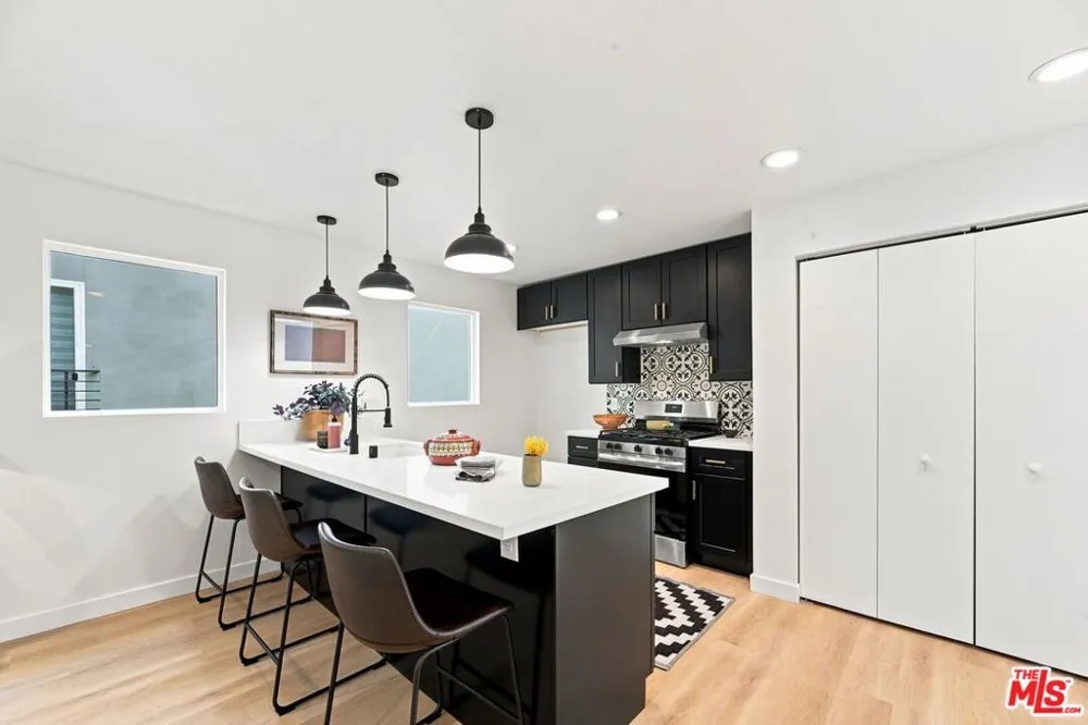 1191 Crenshaw Boulevard Los Angeles, CA 90019