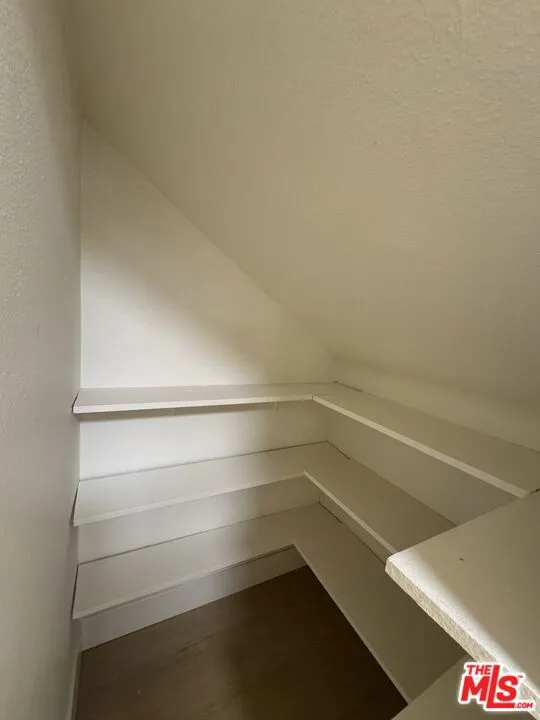 5620 Yolanda Avenue #111 Tarzana, CA 91356