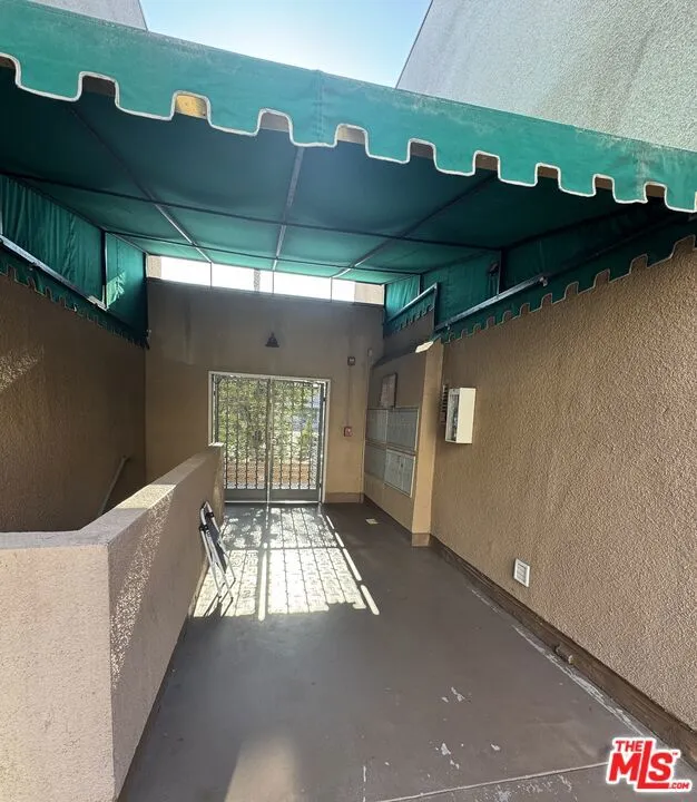 5620 Yolanda Avenue #111 Tarzana, CA 91356