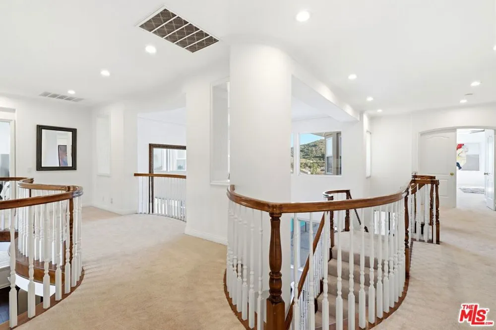 20274 Via Medici Porter Ranch, CA 91326