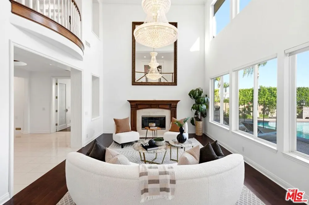 20274 Via Medici Porter Ranch, CA 91326