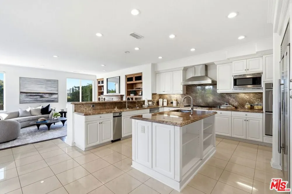 20274 Via Medici Porter Ranch, CA 91326