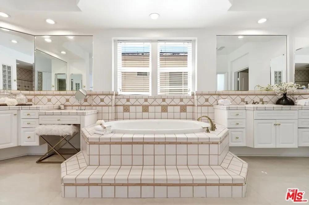 20274 Via Medici Porter Ranch, CA 91326