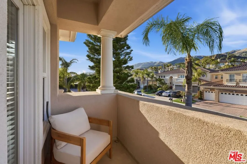 20274 Via Medici Porter Ranch, CA 91326