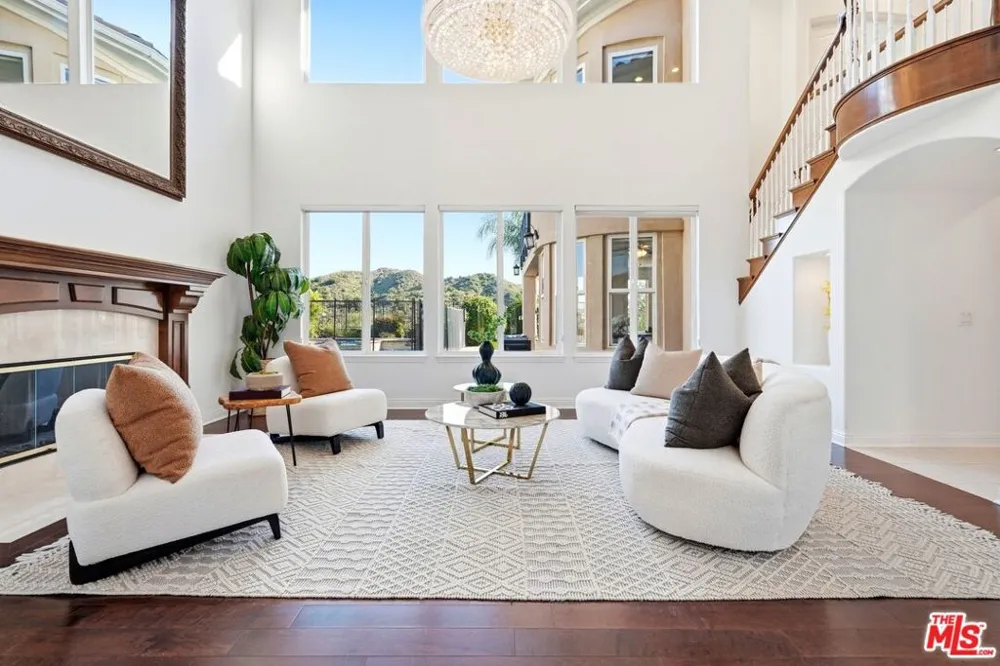 20274 Via Medici Porter Ranch, CA 91326