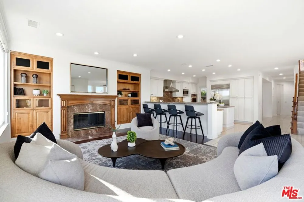 20274 Via Medici Porter Ranch, CA 91326