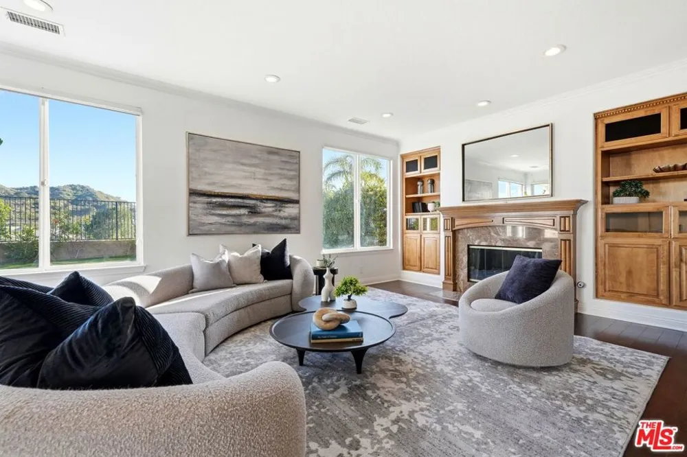 20274 Via Medici Porter Ranch, CA 91326