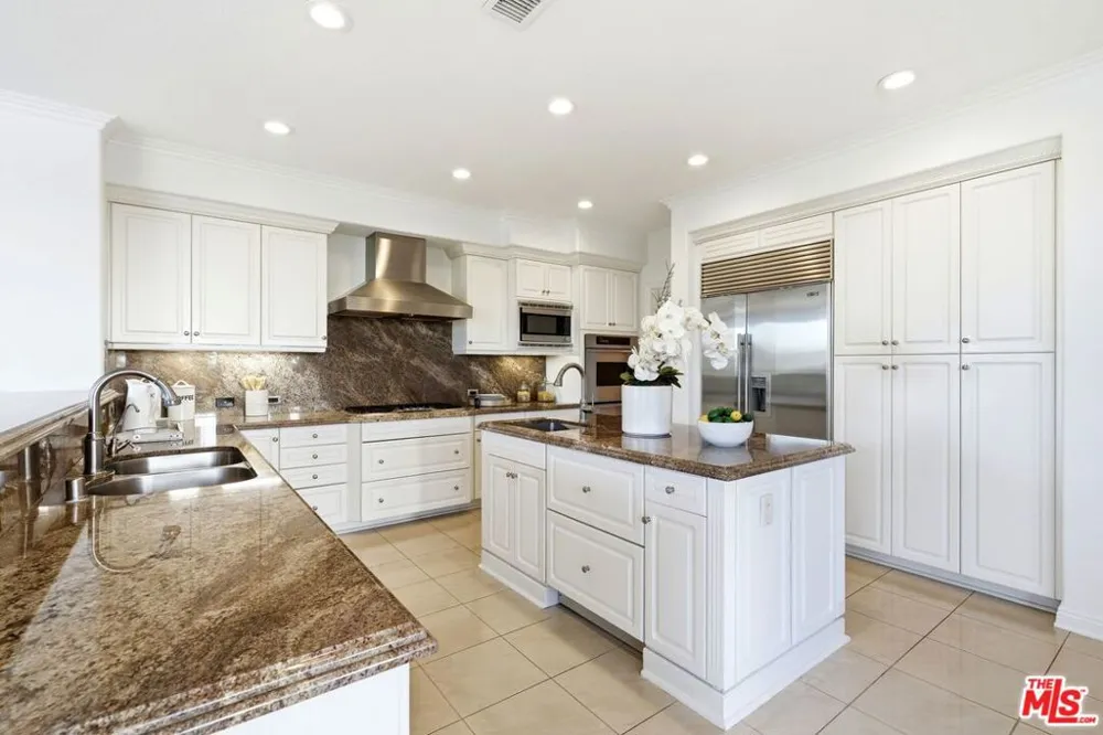 20274 Via Medici Porter Ranch, CA 91326