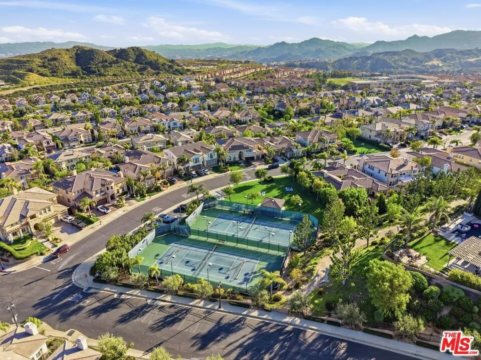 20274 Via Medici Porter Ranch, CA 91326