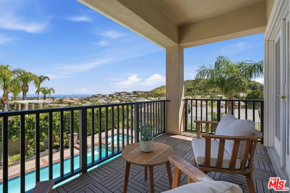 20274 Via Medici Porter Ranch, CA 91326
