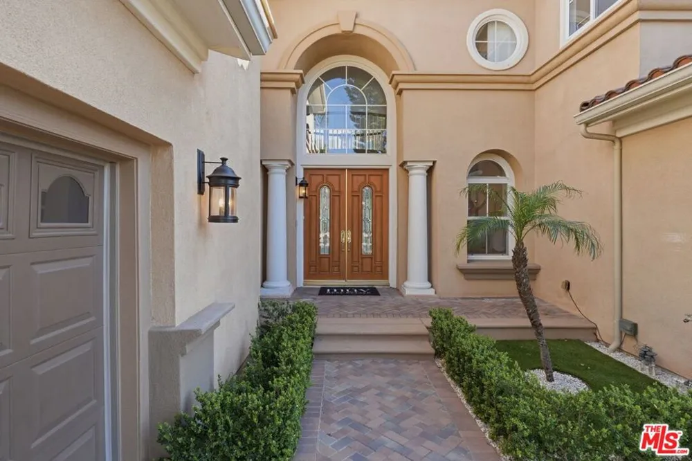20274 Via Medici Porter Ranch, CA 91326