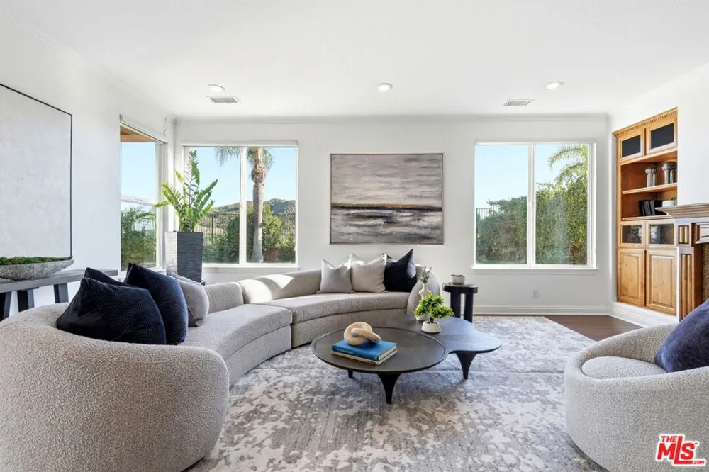20274 Via Medici Porter Ranch, CA 91326