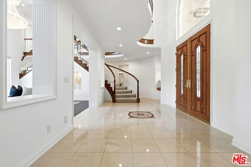 20274 Via Medici Porter Ranch, CA 91326