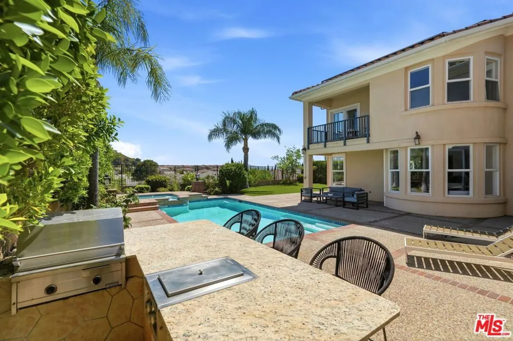 20274 Via Medici Porter Ranch, CA 91326
