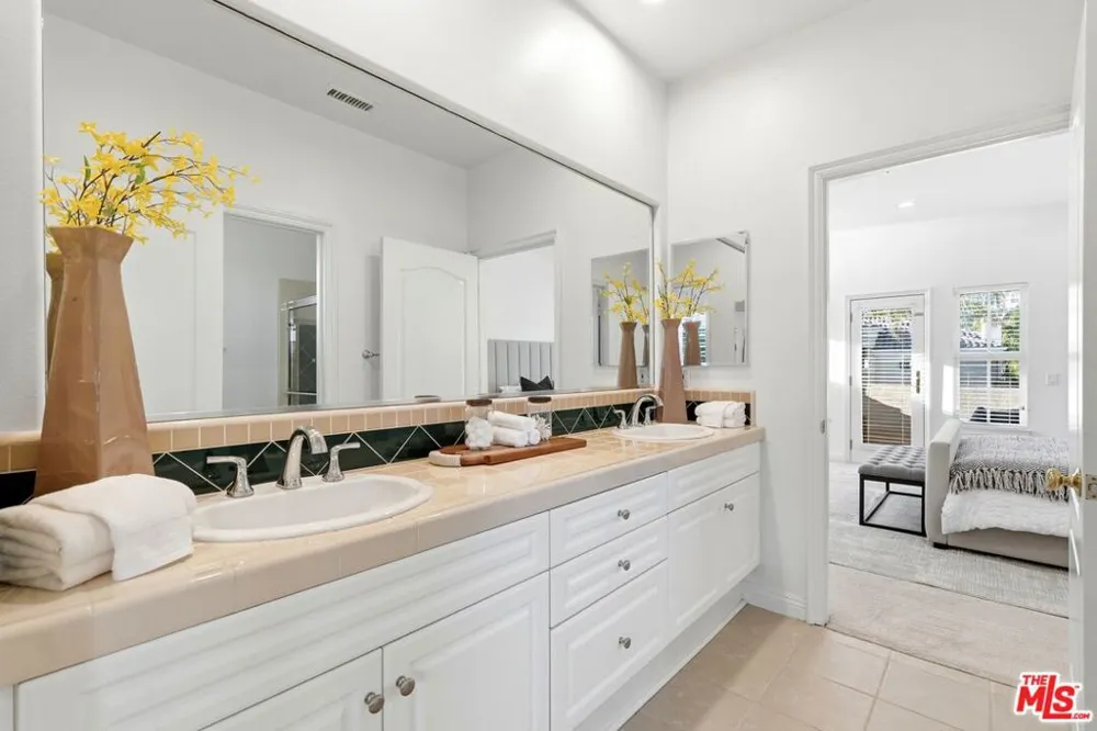 20274 Via Medici Porter Ranch, CA 91326