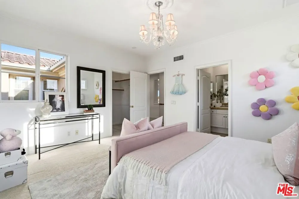 20274 Via Medici Porter Ranch, CA 91326