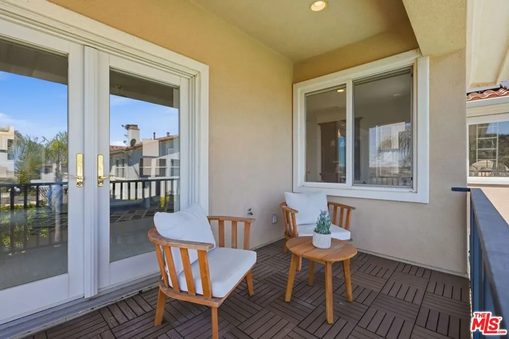20274 Via Medici Porter Ranch, CA 91326