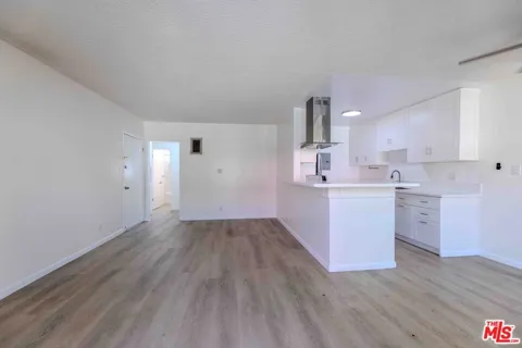 1426 S Orange Grove Avenue #8