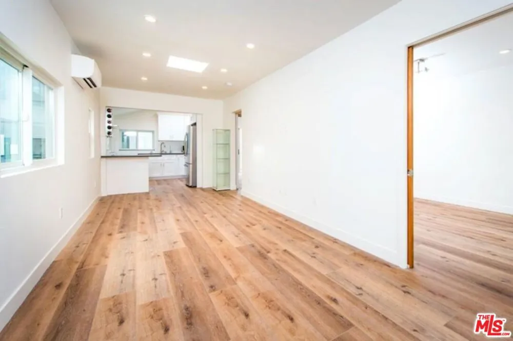 2341 Beach Avenue Venice, CA 90291