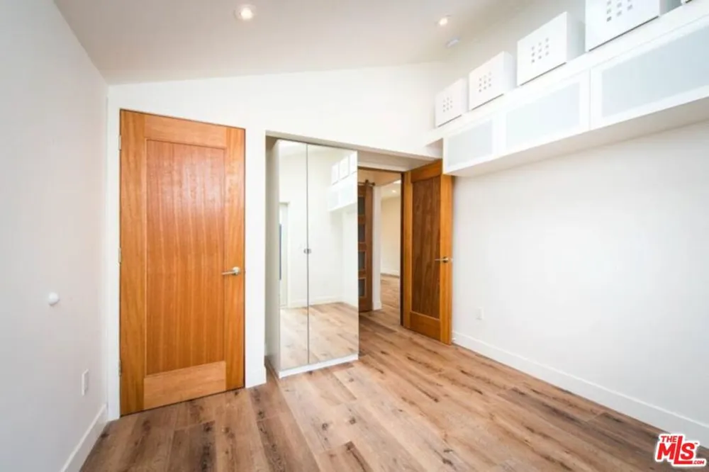 2341 Beach Avenue Venice, CA 90291