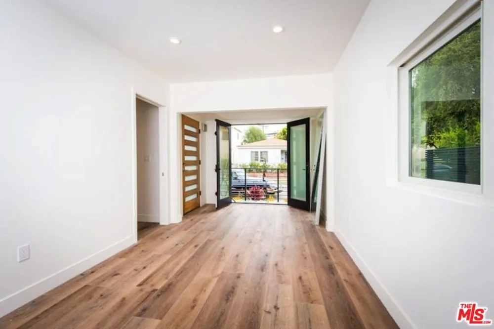 2341 Beach Avenue Venice, CA 90291