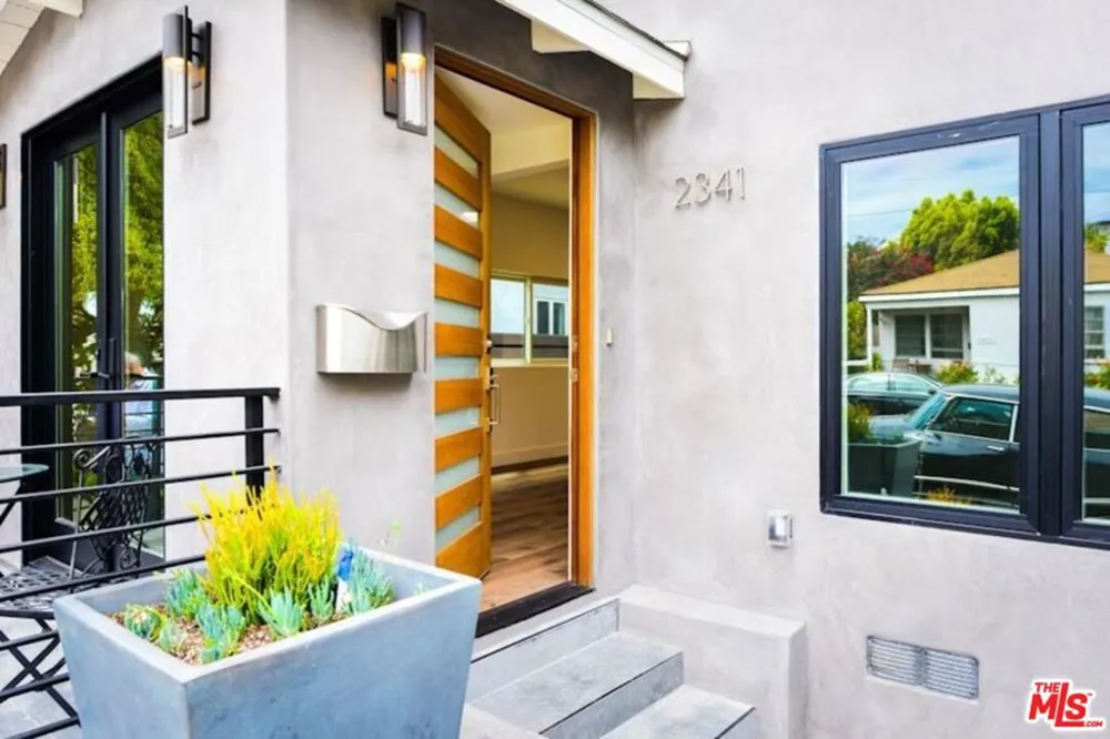 2341 Beach Avenue Venice, CA 90291