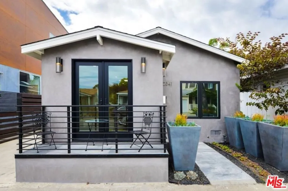 2341 Beach Avenue Venice, CA 90291