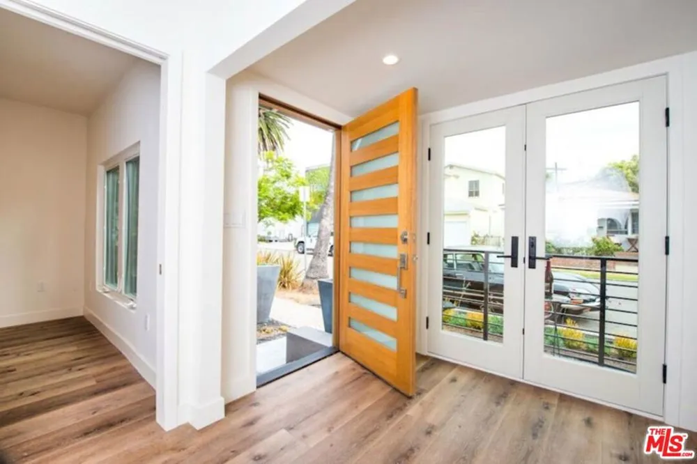 2341 Beach Avenue Venice, CA 90291