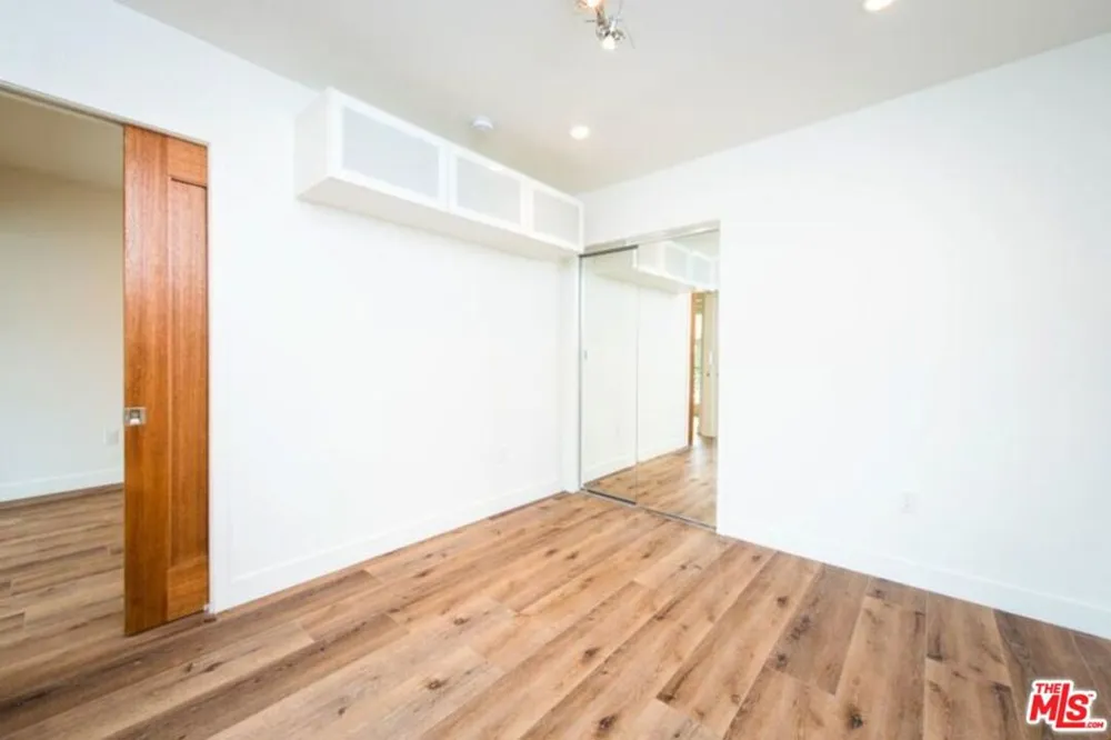 2341 Beach Avenue Venice, CA 90291