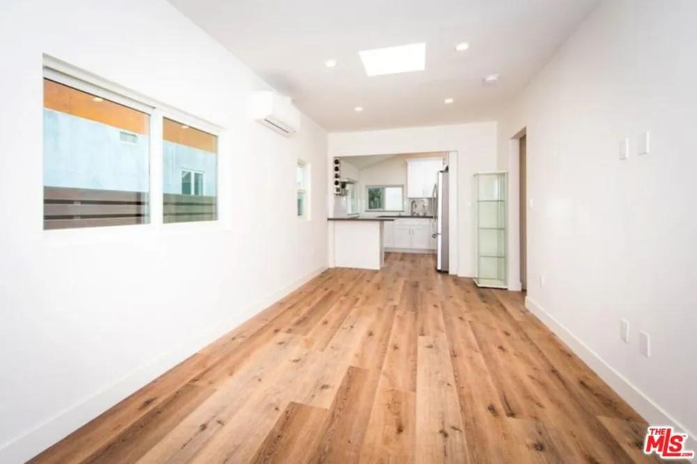 2341 Beach Avenue Venice, CA 90291