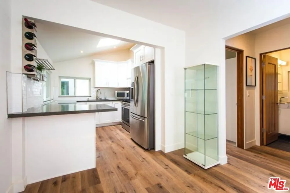 2341 Beach Avenue Venice, CA 90291