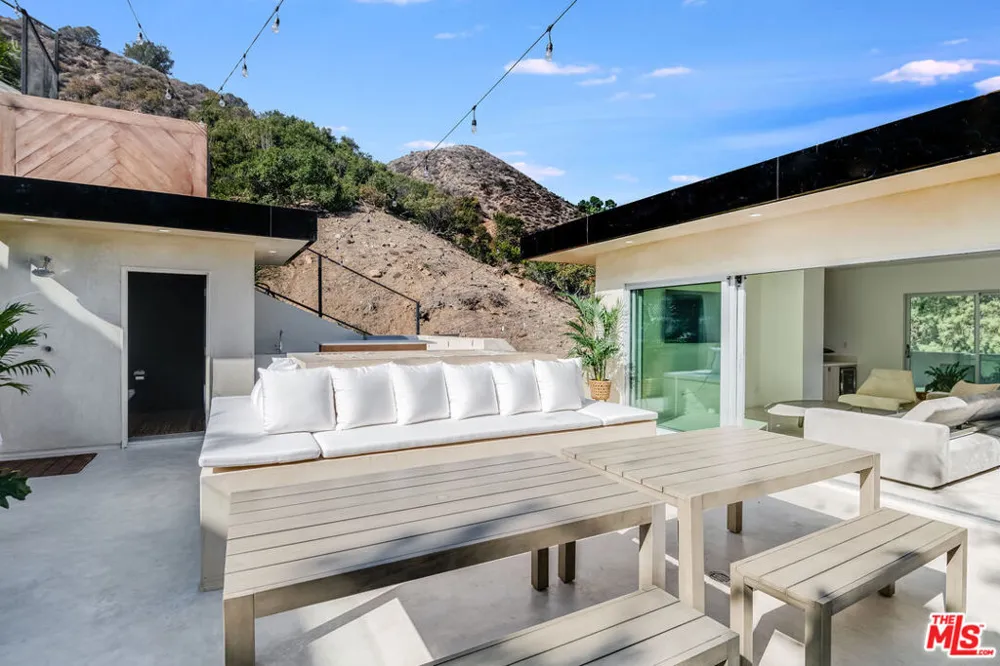 2407 San Marco Drive Los Angeles, CA 90068