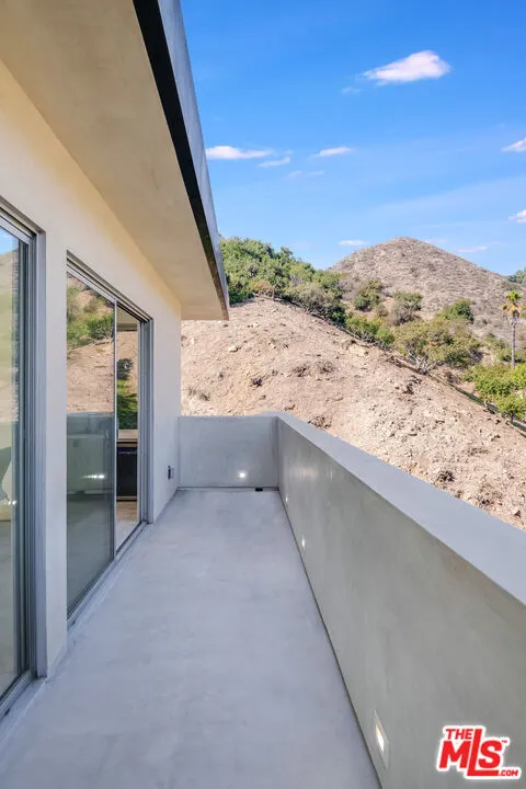 2407 San Marco Drive Los Angeles, CA 90068