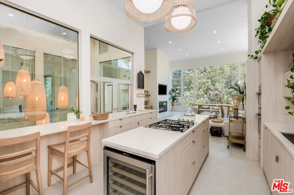 2407 San Marco Drive Los Angeles, CA 90068