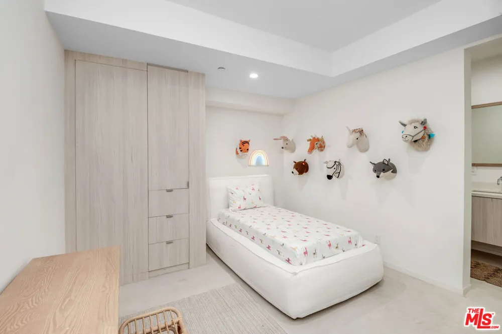2407 San Marco Drive Los Angeles, CA 90068