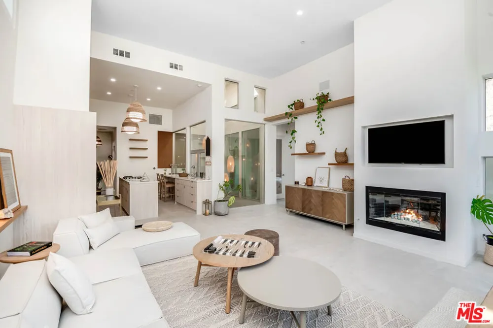 2407 San Marco Drive Los Angeles, CA 90068