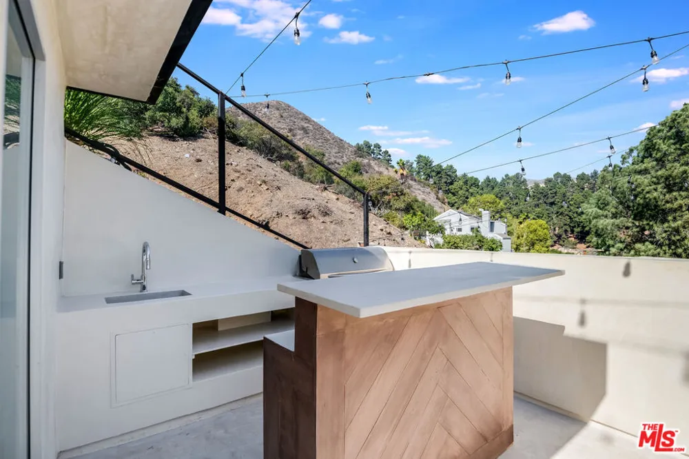 2407 San Marco Drive Los Angeles, CA 90068