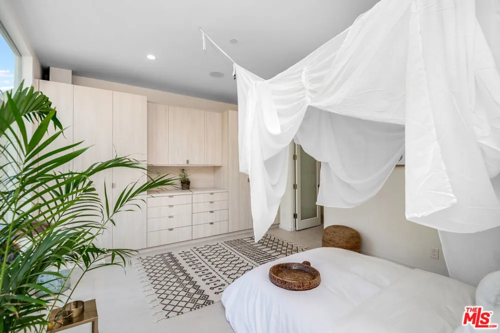 2407 San Marco Drive Los Angeles, CA 90068