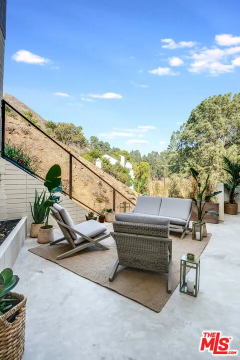 2407 San Marco Drive Los Angeles, CA 90068