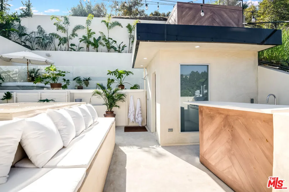 2407 San Marco Drive Los Angeles, CA 90068