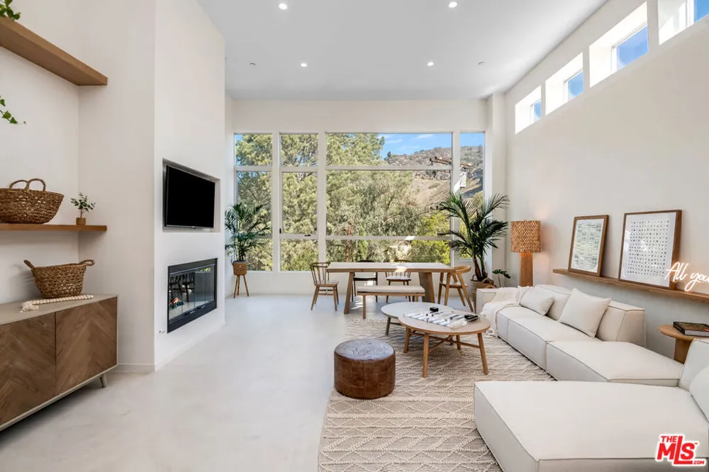 2407 San Marco Drive Los Angeles, CA 90068