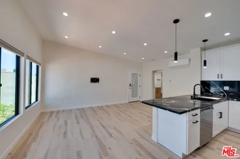 928 San Vicente Boulevard #209
